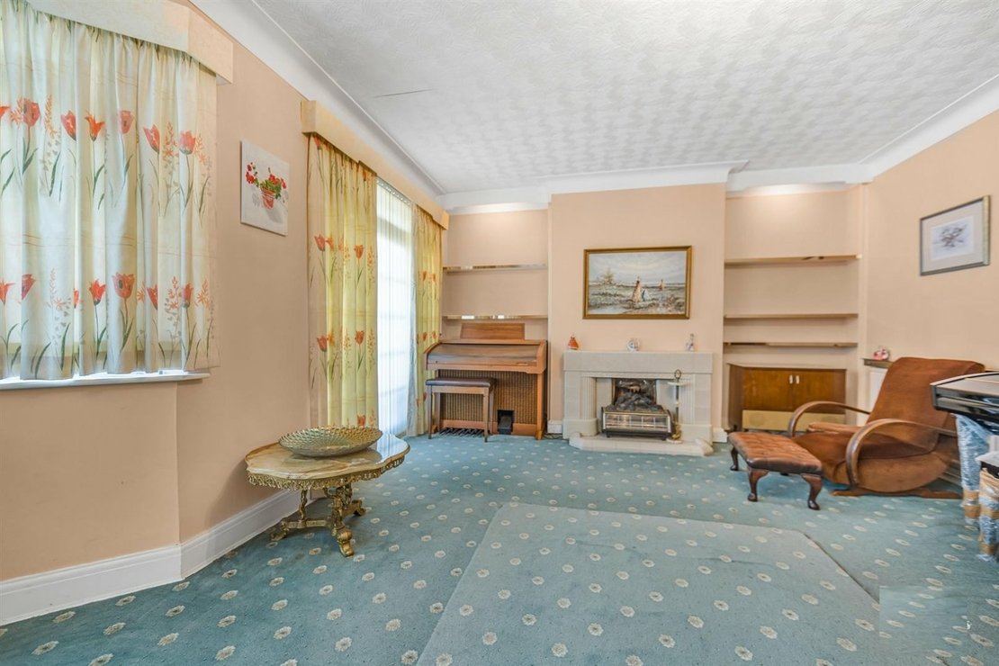 3 bedroom House for sale in Ffynone Drive-view2