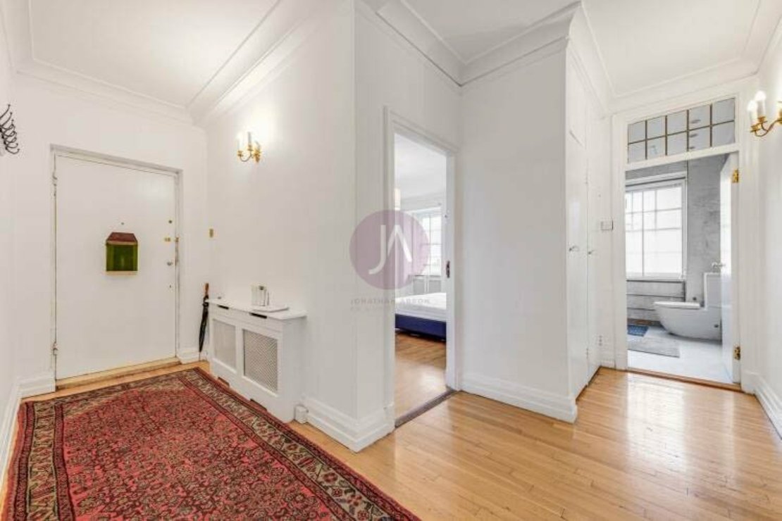 2 bedroom Flat for sale in Finchley Road-view9