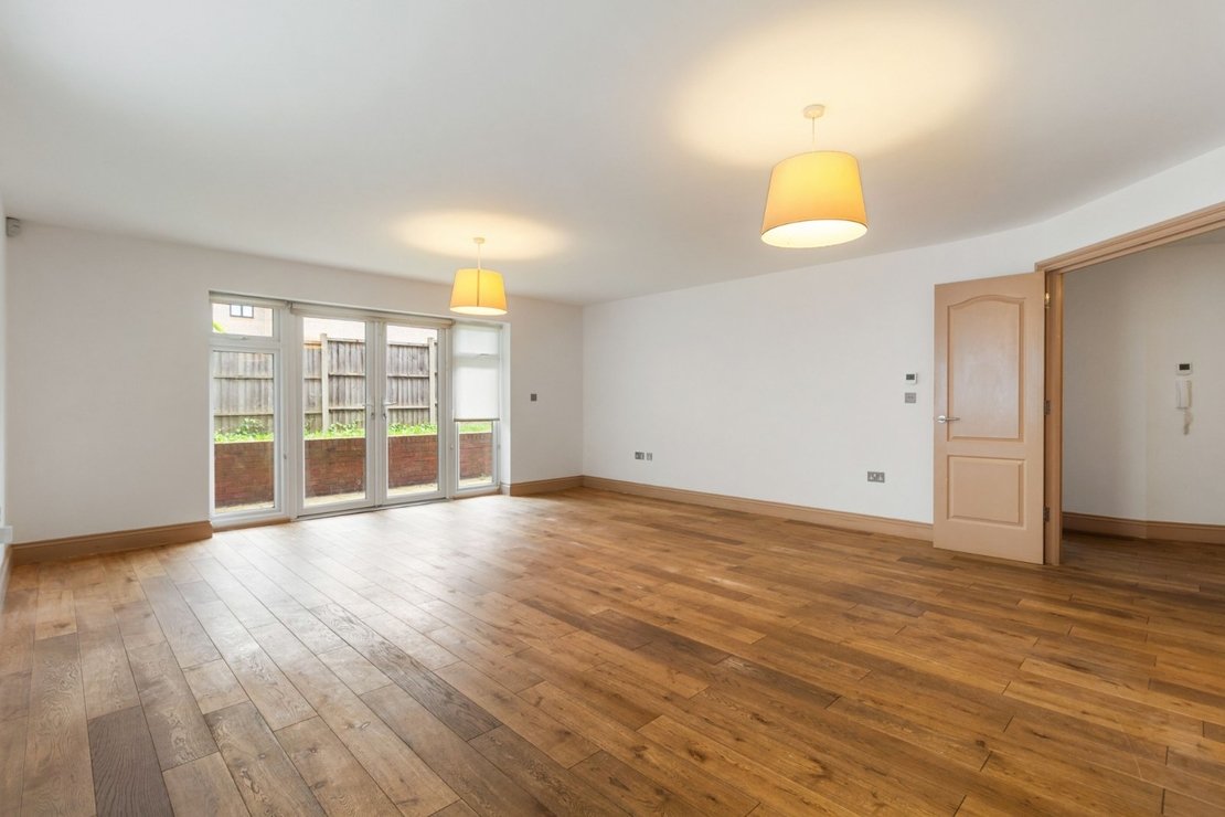 3 bedroom Flat for sale in Fitzalan Road-view2