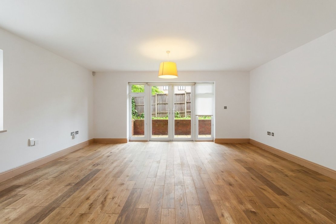 3 bedroom Flat for sale in Fitzalan Road-view4