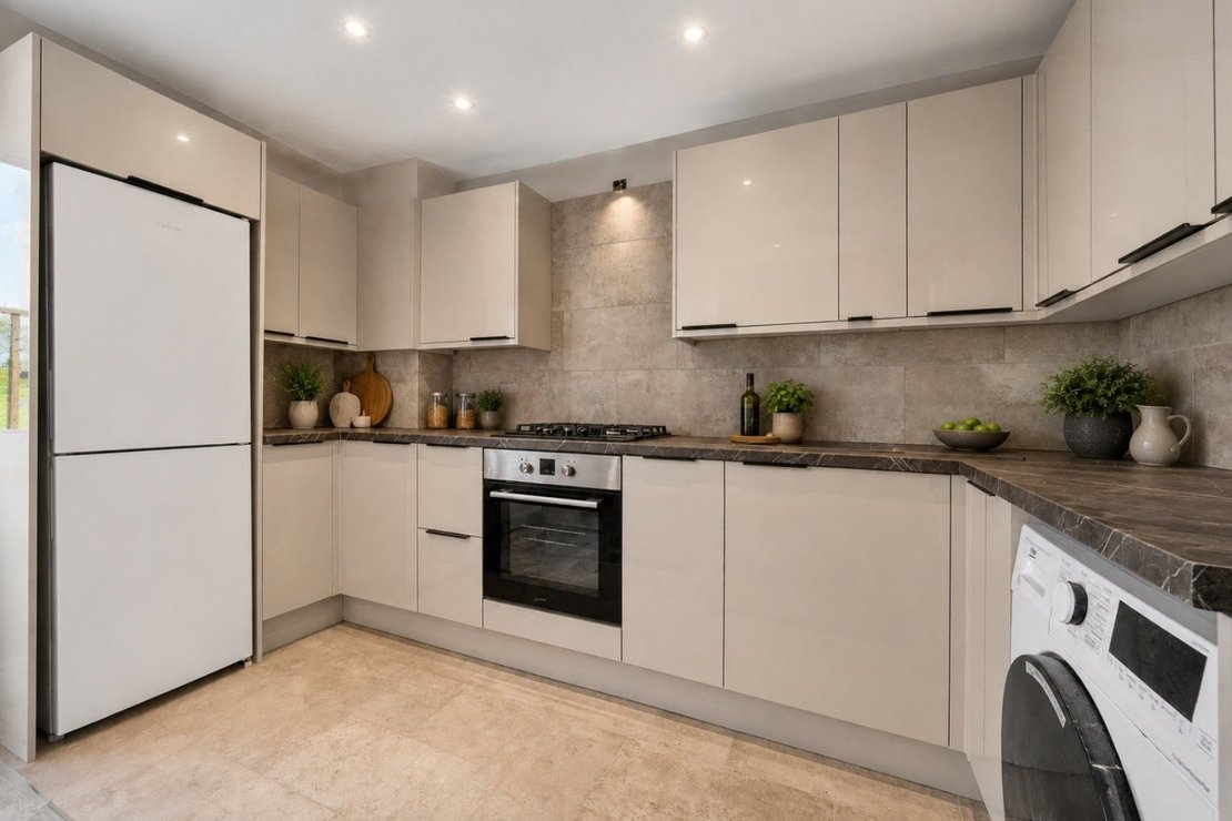 2 bedroom Flat for sale in Golders Green Road-view3