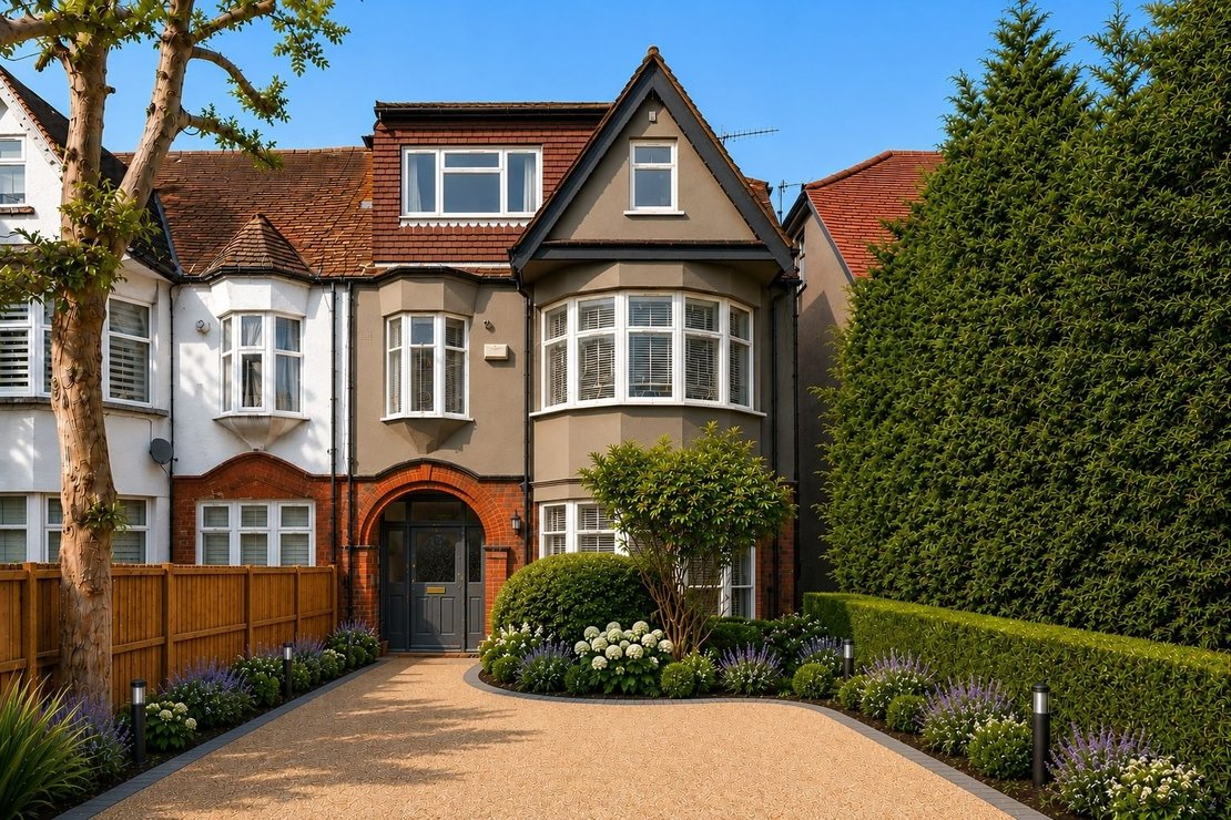 2 bedroom Flat for sale in Golders Green Road-view9