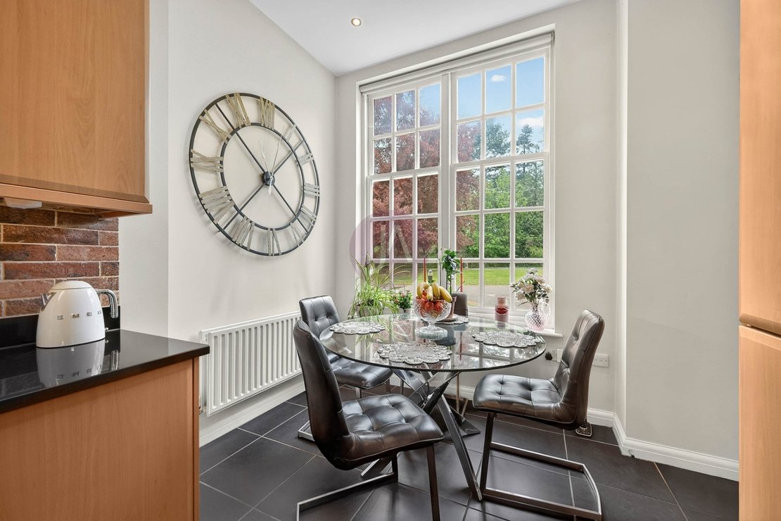 3 bedroom Maisonette for sale in Goldring Way-view6