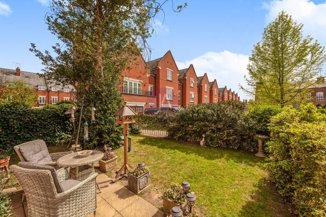 3 bedroom Maisonette for sale in Goldring Way-view2