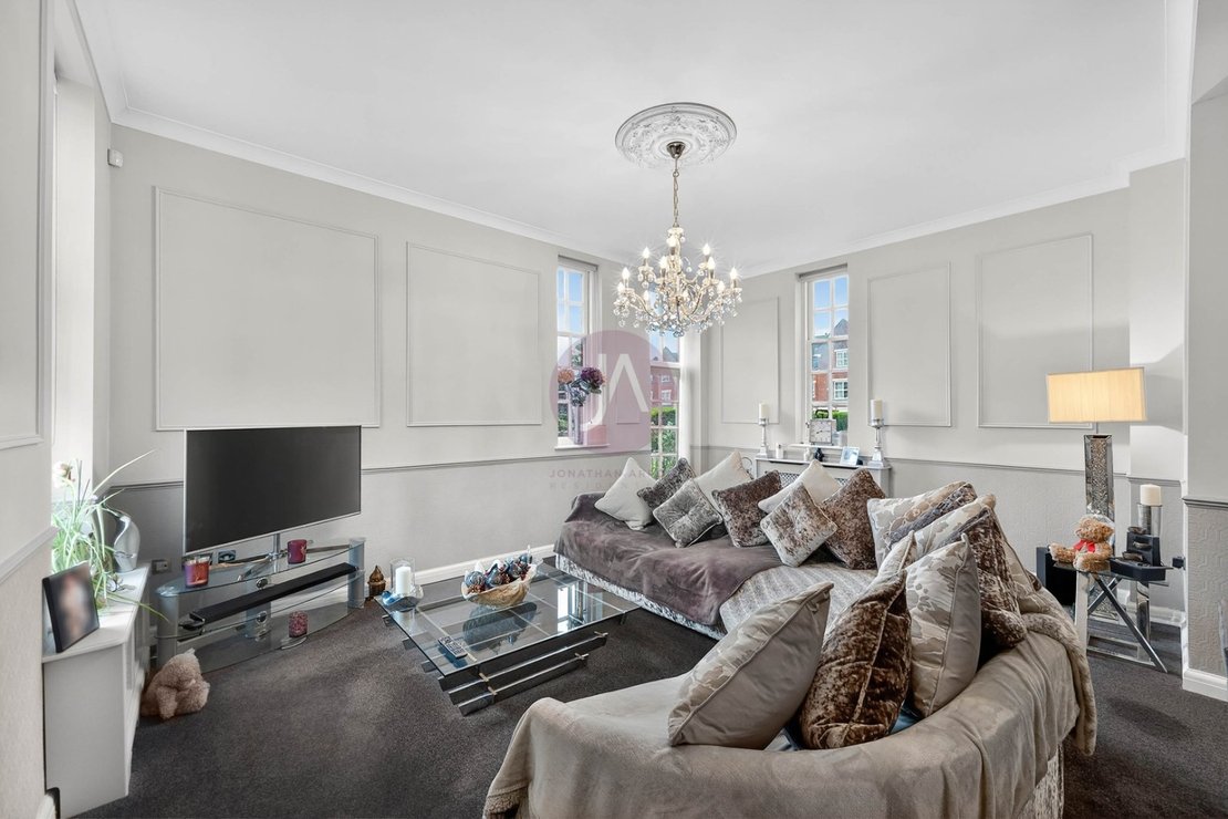 3 bedroom Maisonette for sale in Goldring Way-view4