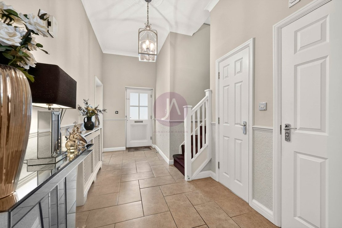 3 bedroom Maisonette for sale in Goldring Way-view19