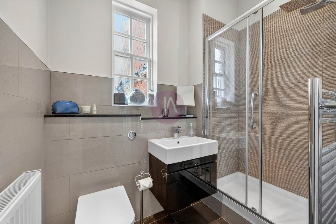 3 bedroom Maisonette for sale in Goldring Way-view17