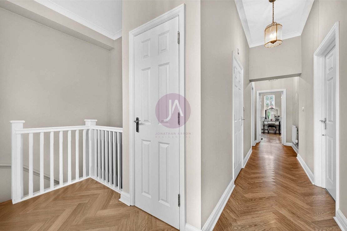 3 bedroom Maisonette for sale in Goldring Way-view20
