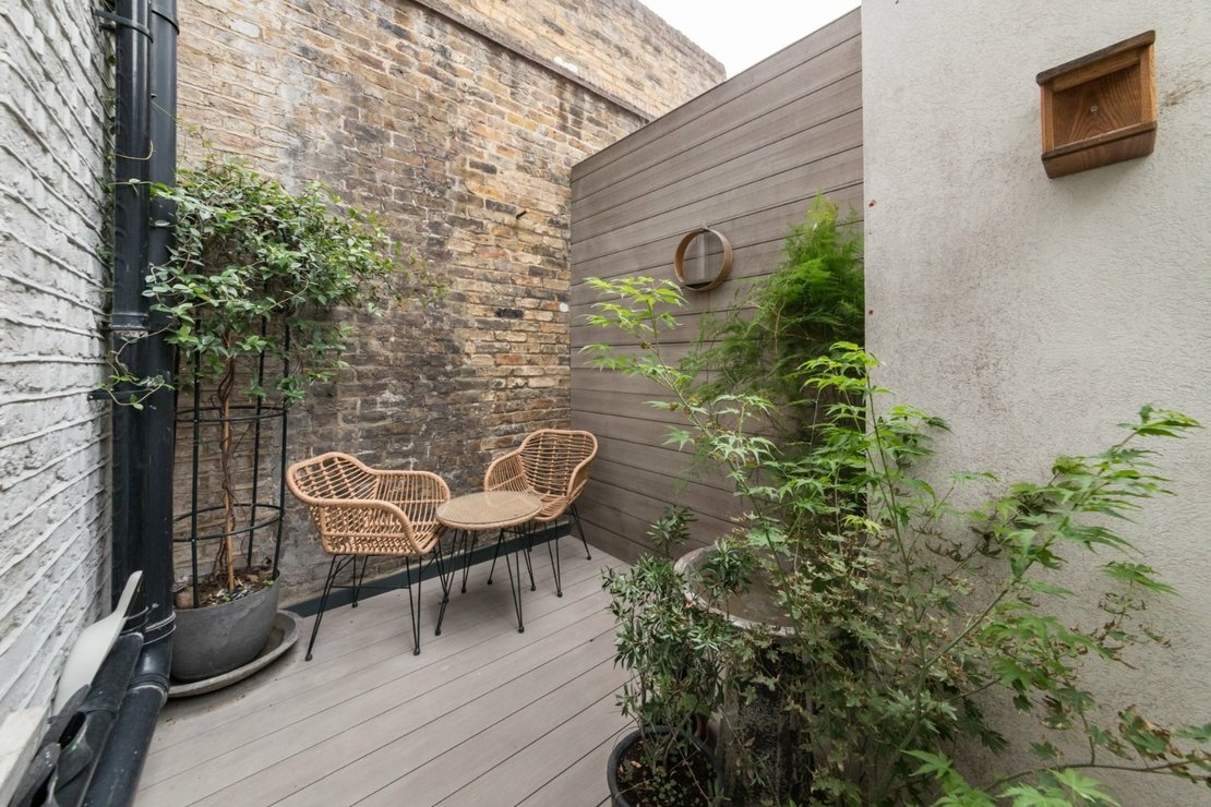 1 bedroom Flat for sale in Greek Street-view4