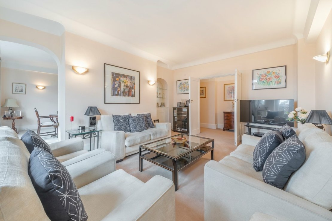 3 bedroom Flat for sale in Grove Hall Court-view9