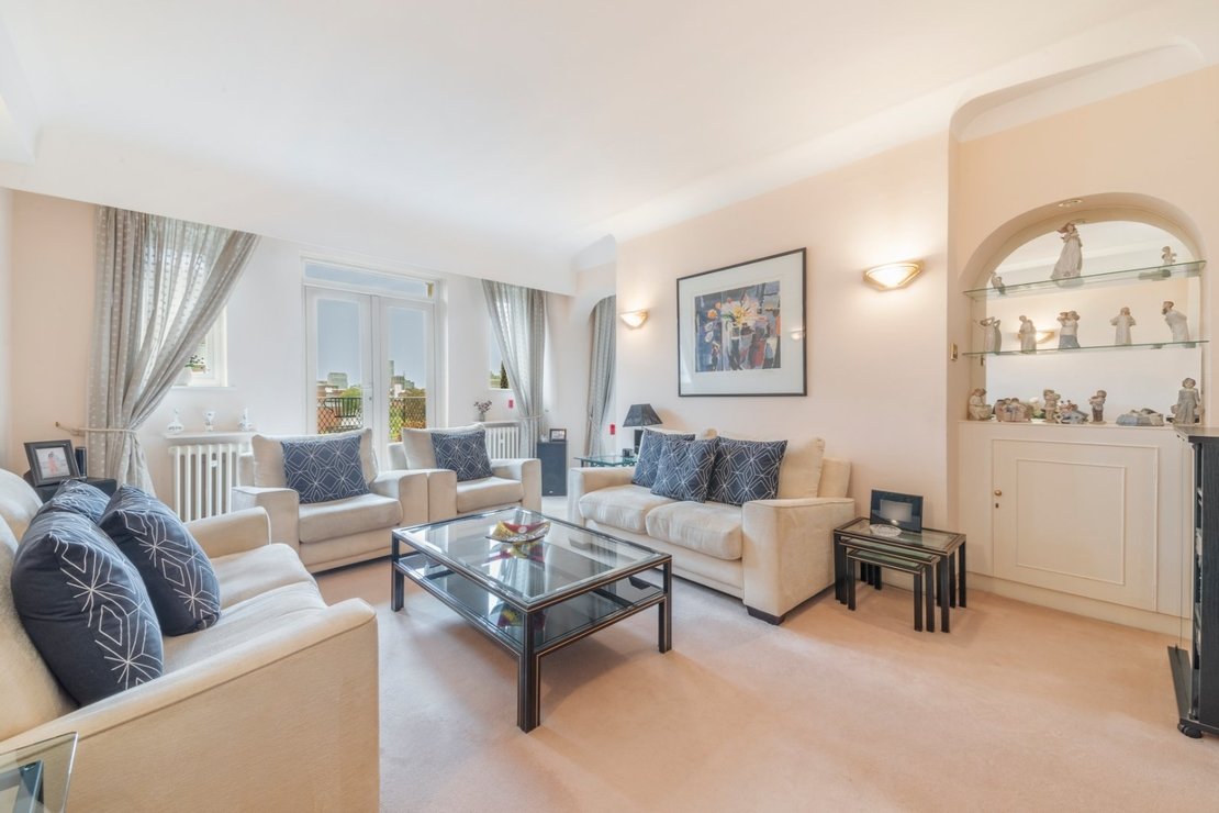 3 bedroom Flat for sale in Grove Hall Court-view1