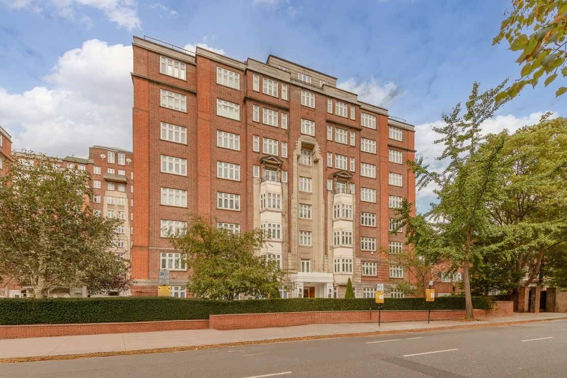 3 bedroom Flat for sale in Grove Hall Court-view7