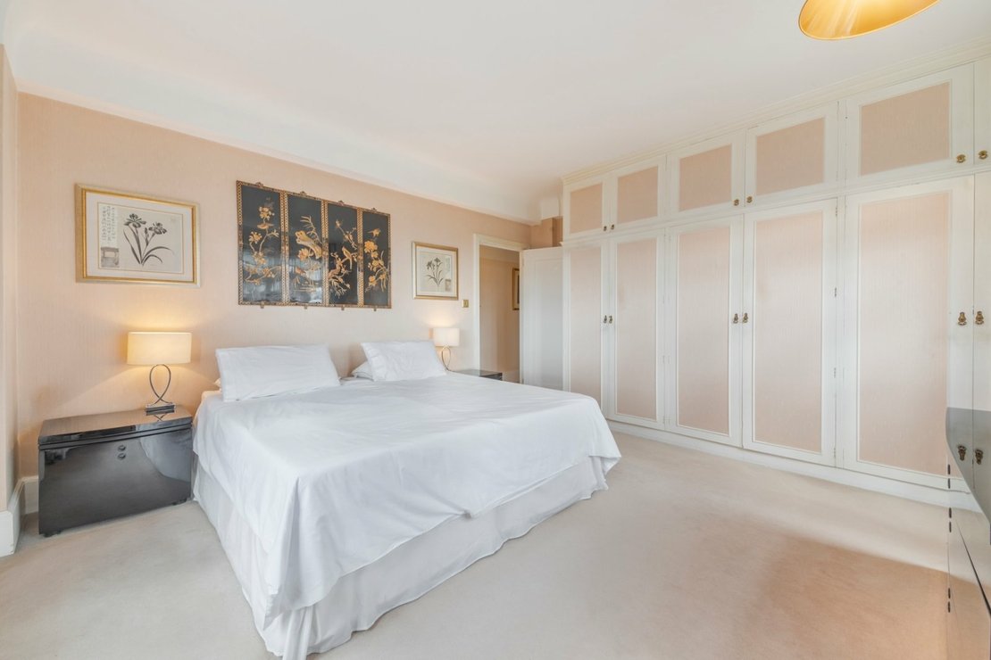 3 bedroom Flat for sale in Grove Hall Court-view8