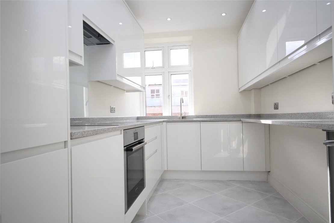 3 bedroom Flat for sale in Grove Hall Court-view3