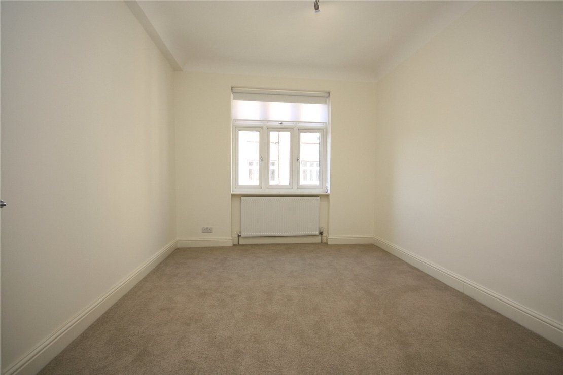 3 bedroom Flat for sale in Grove Hall Court-view4