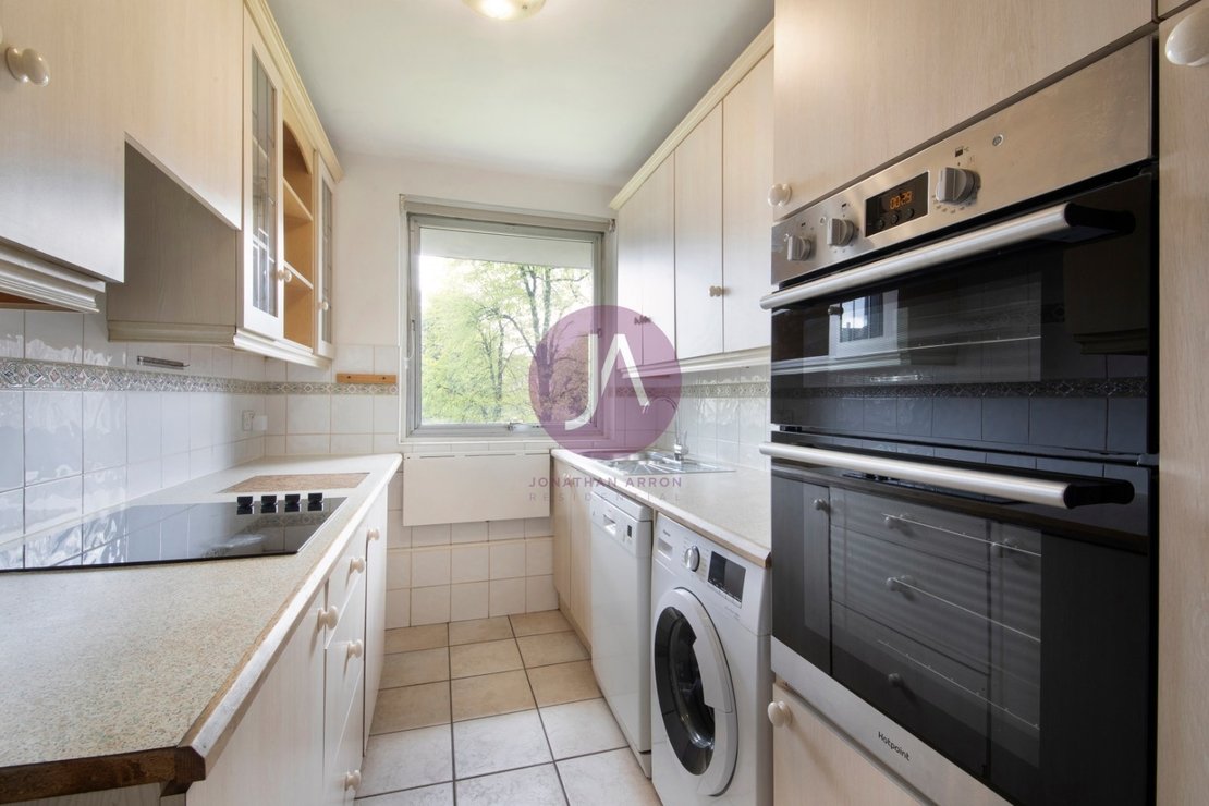 2 bedroom Flat for sale in Hamilton House-view7