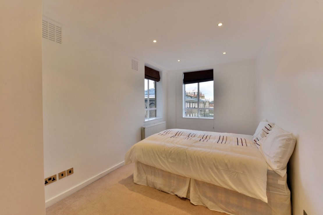 2 bedroom Flat for sale in Harrow Lodge-view8