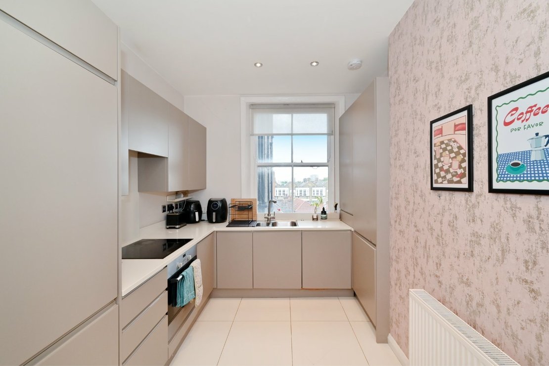 3 bedroom Flat for sale in Harvard Court-view8