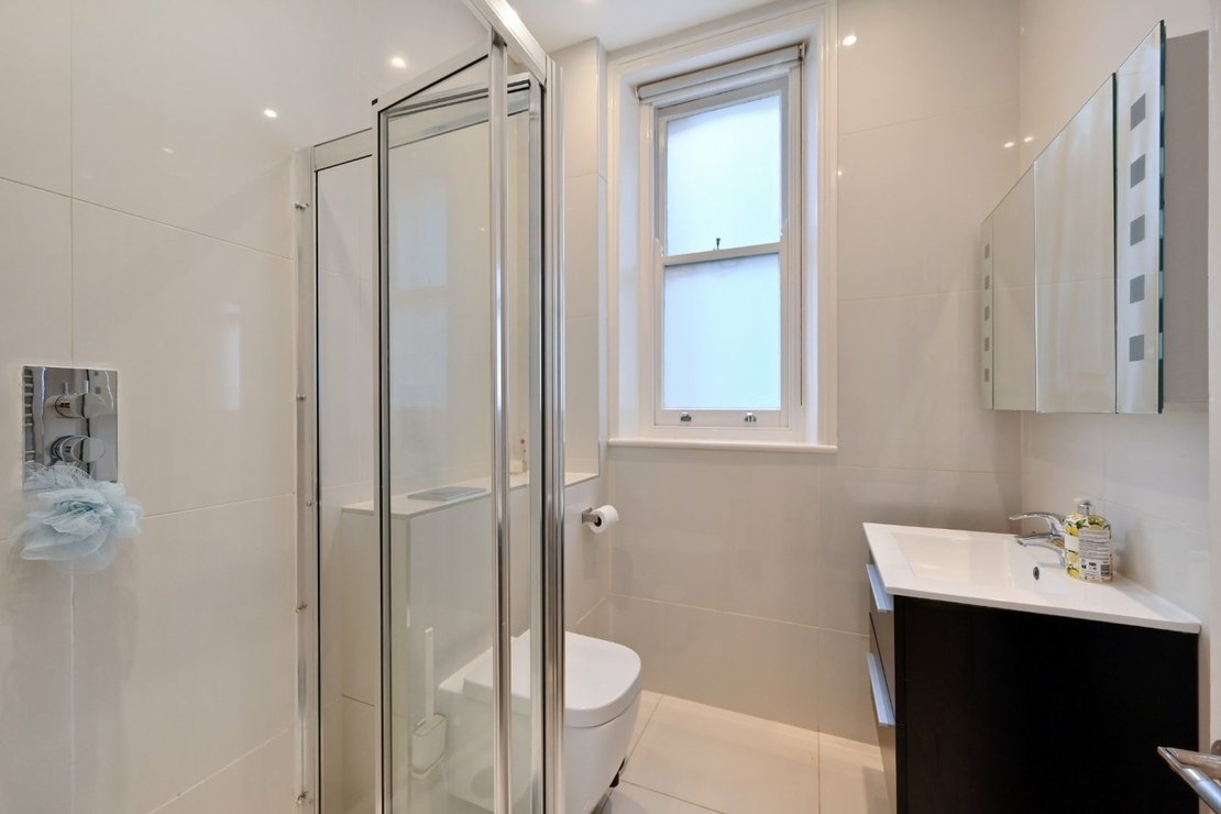 3 bedroom Flat for sale in Harvard Court-view5
