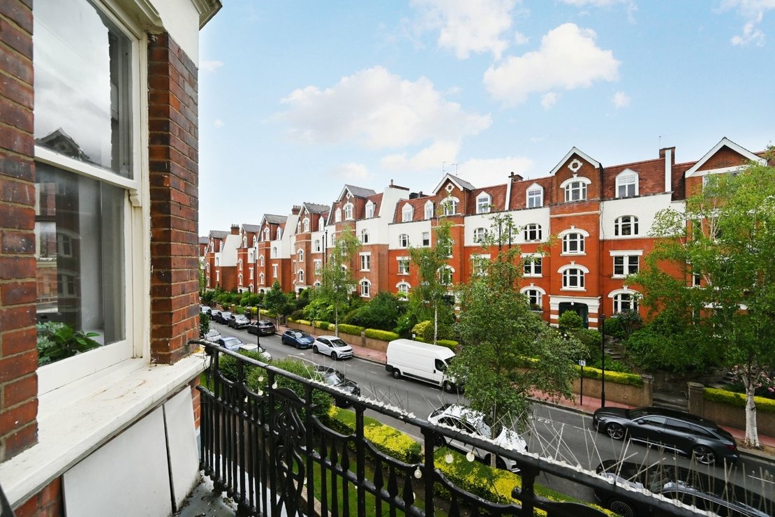 3 bedroom Flat for sale in Harvard Court-view7