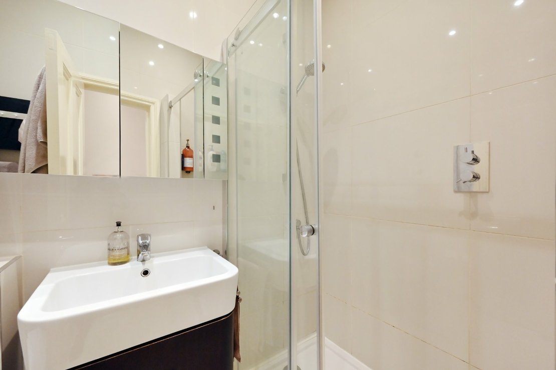 3 bedroom Flat for sale in Harvard Court-view12