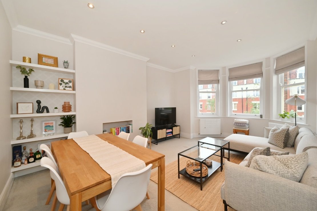 3 bedroom Flat for sale in Harvard Court-view1