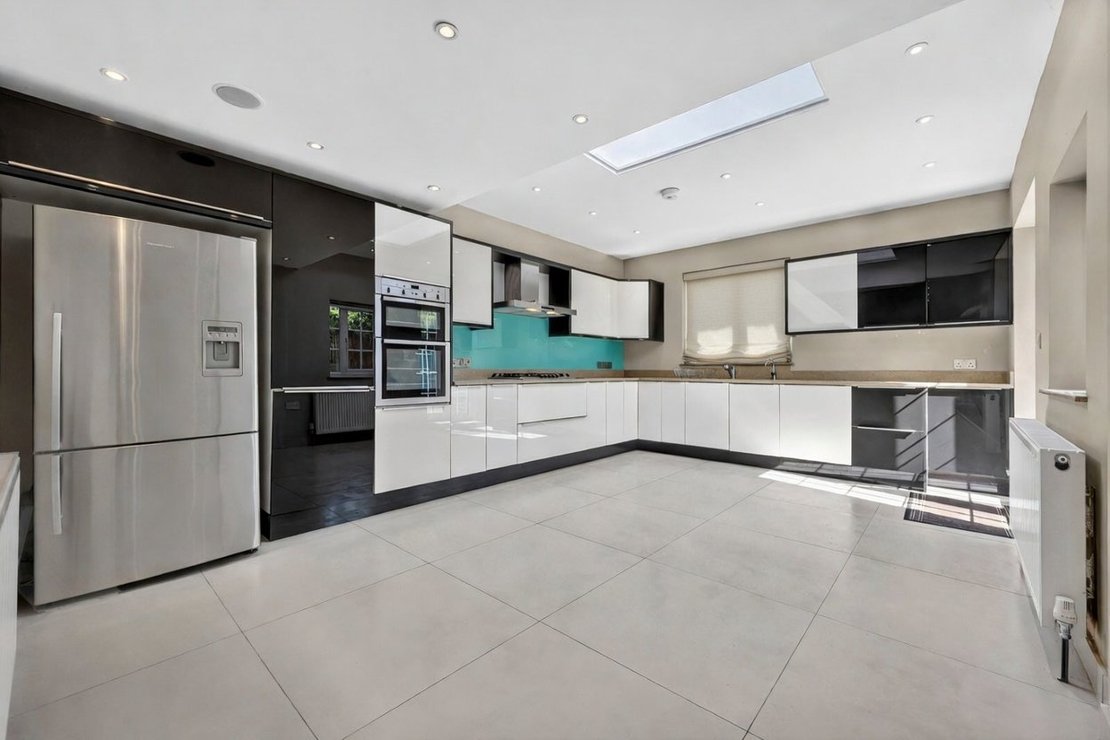 4 bedroom House for sale in Hill Rise-view5