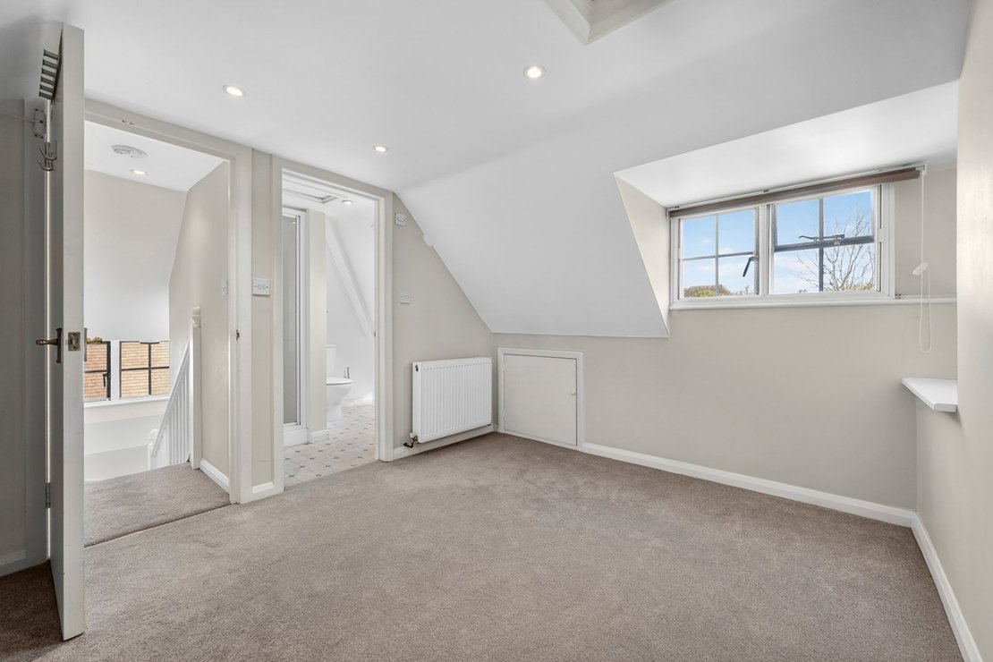 4 bedroom House for sale in Hill Rise-view10