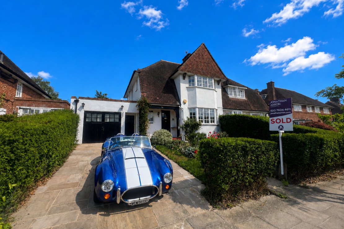 4 bedroom House for sale in Hill Rise-view1