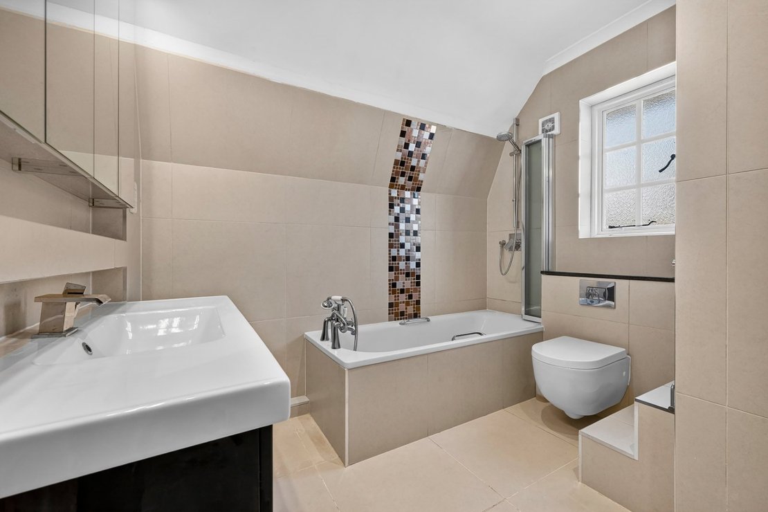 4 bedroom House for sale in Hill Rise-view8