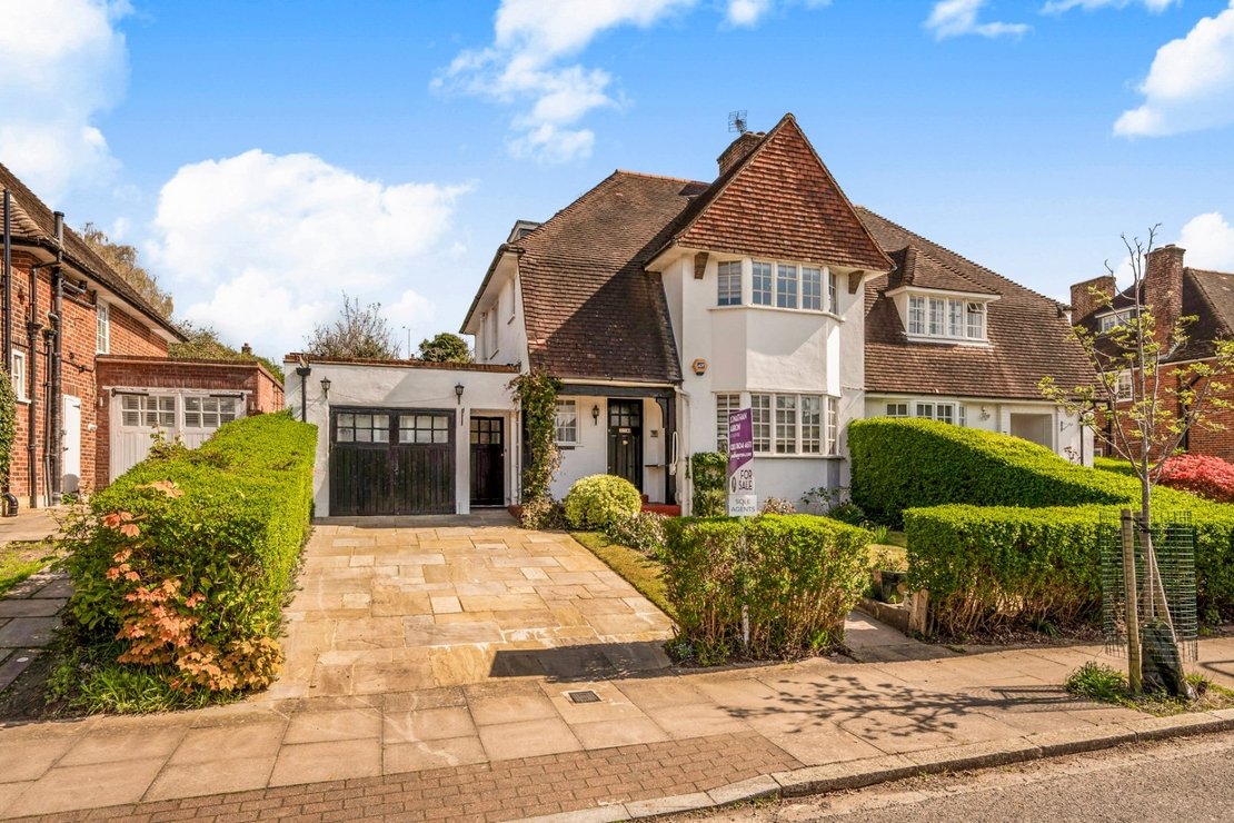 4 bedroom House for sale in Hill Rise-view1