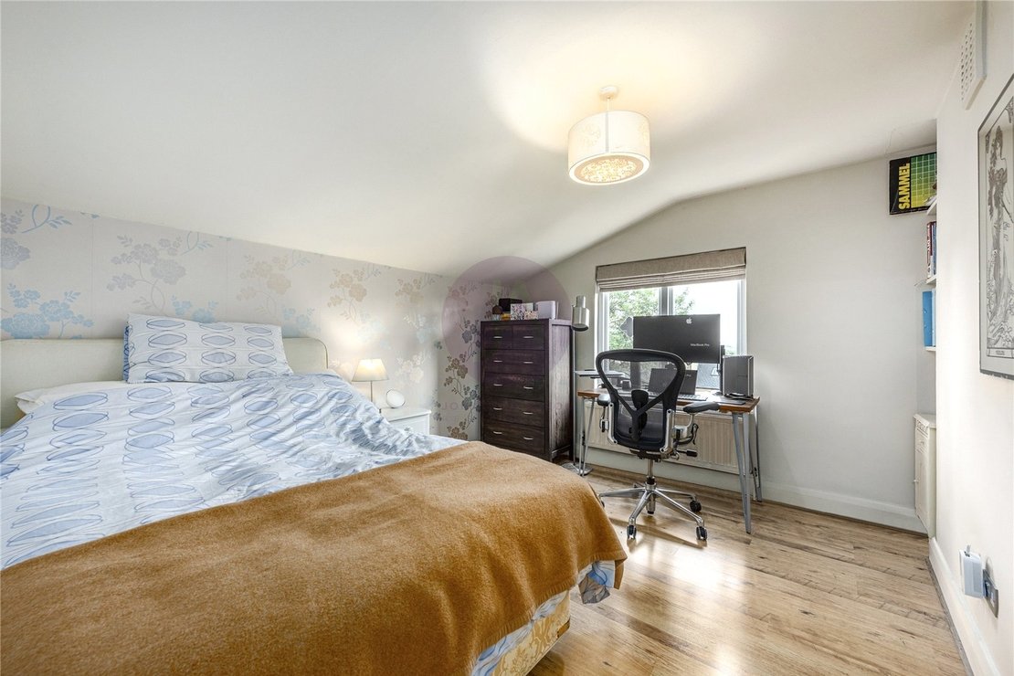 2 bedroom Flat for sale in Hillfield Road-view6