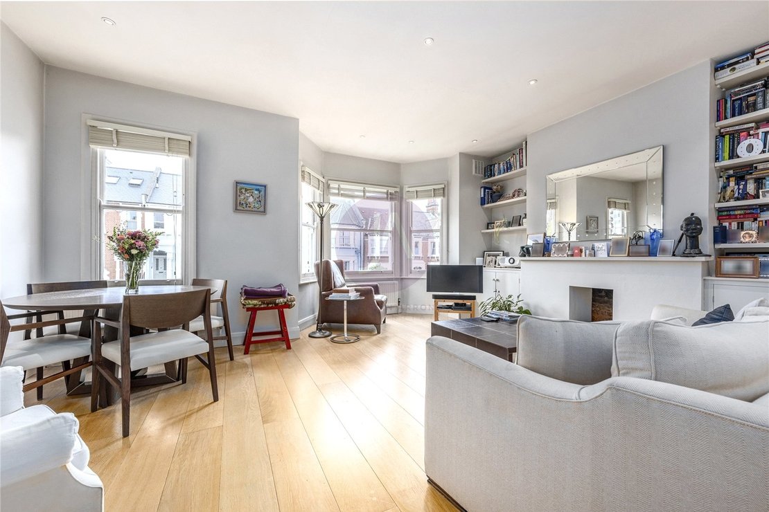 2 bedroom Flat for sale in Hillfield Road-view9