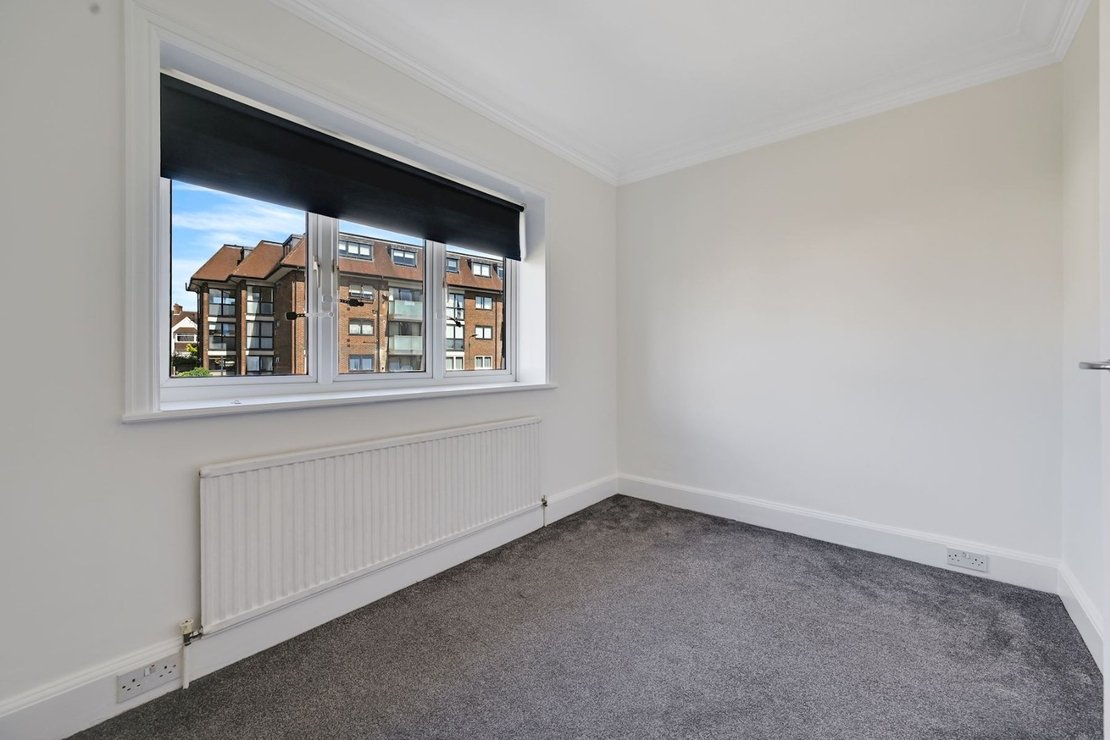 5 bedroom House for sale in Hodford Road-view11