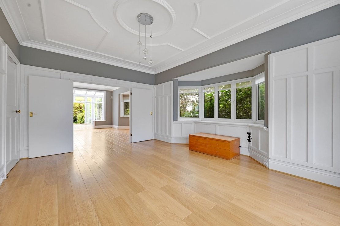 5 bedroom House for sale in Hodford Road-view2