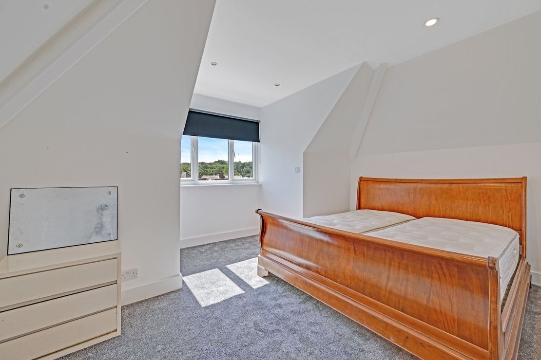 5 bedroom House for sale in Hodford Road-view9