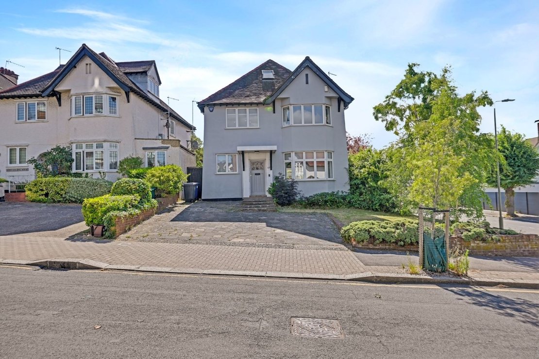 5 bedroom House for sale in Hodford Road-view14