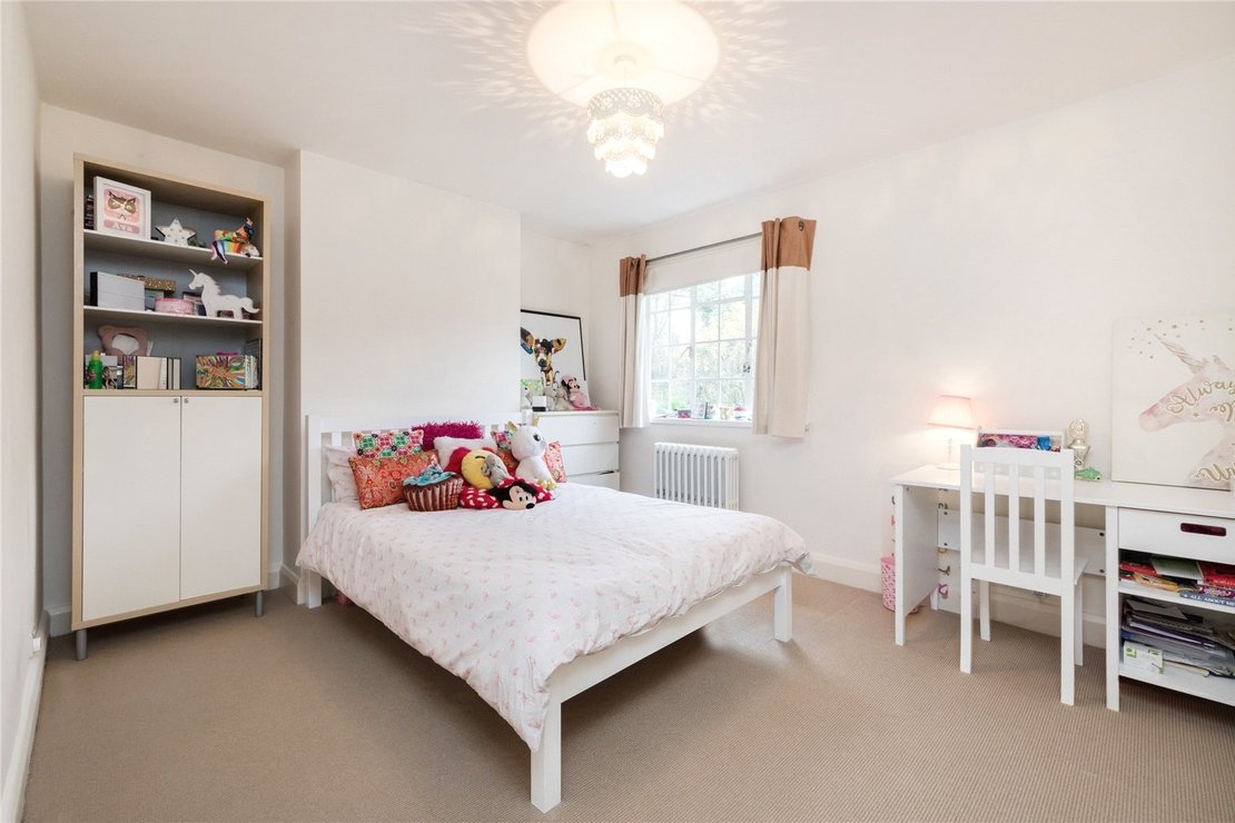 4 bedroom House for sale in Holyoake Walk-view8