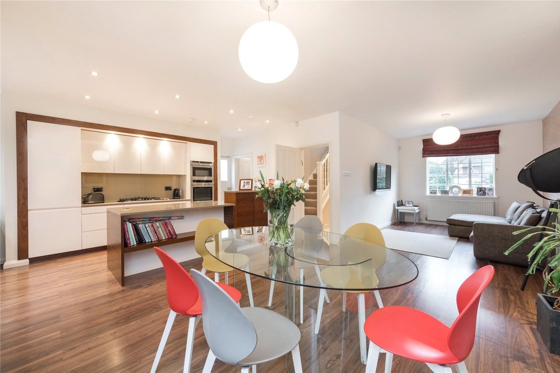 4 bedroom House for sale in Holyoake Walk-view3
