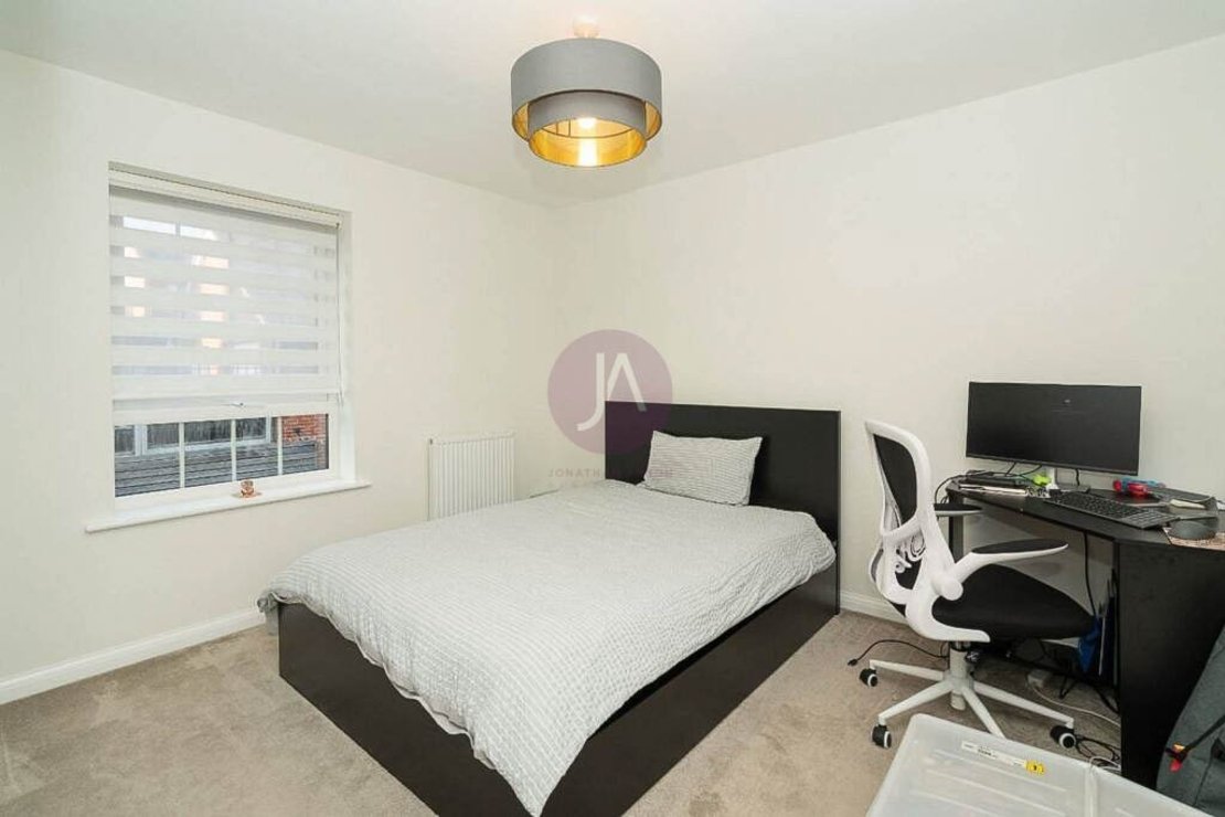 4 bedroom House for sale in Hubert Crescent-view9