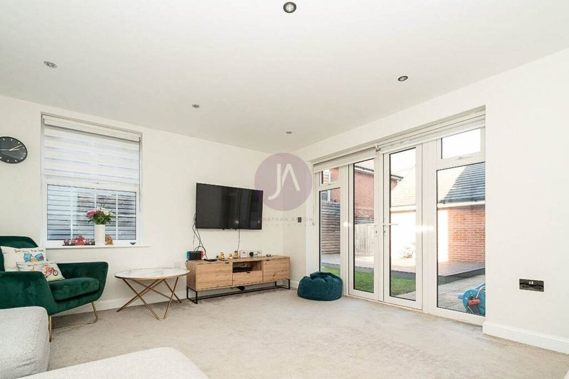 4 bedroom House for sale in Hubert Crescent-view7