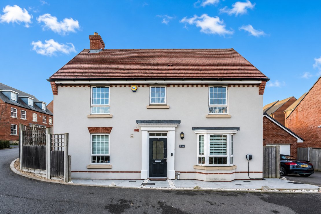 4 bedroom House for sale in Hubert Crescent-view1