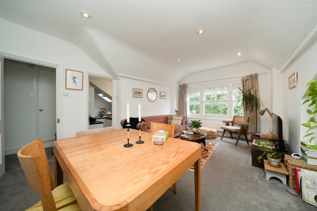 2 bedroom Flat for sale in Jacksons Lane-view13