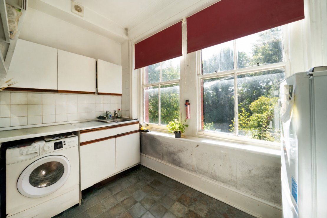 1 bedroom Flat for sale in Jacksons Lane-view5