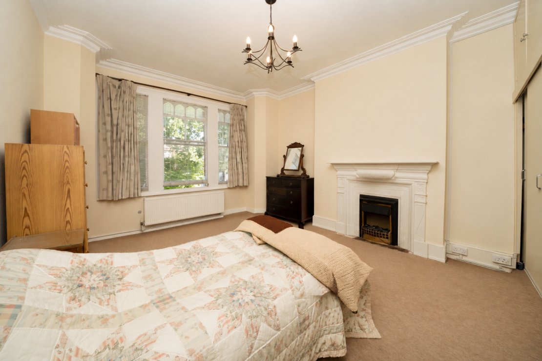1 bedroom Flat for sale in Jacksons Lane-view3