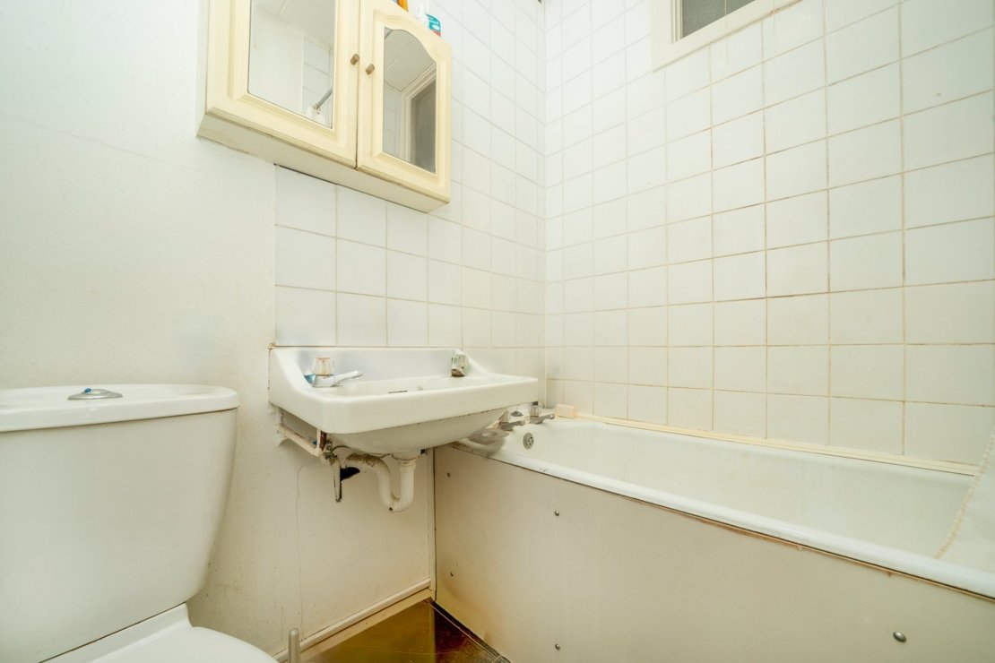 1 bedroom Flat for sale in Jacksons Lane-view6