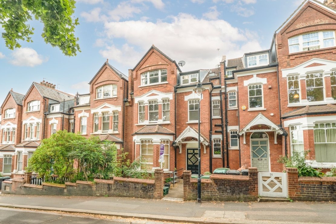 1 bedroom Flat for sale in Jacksons Lane-view2