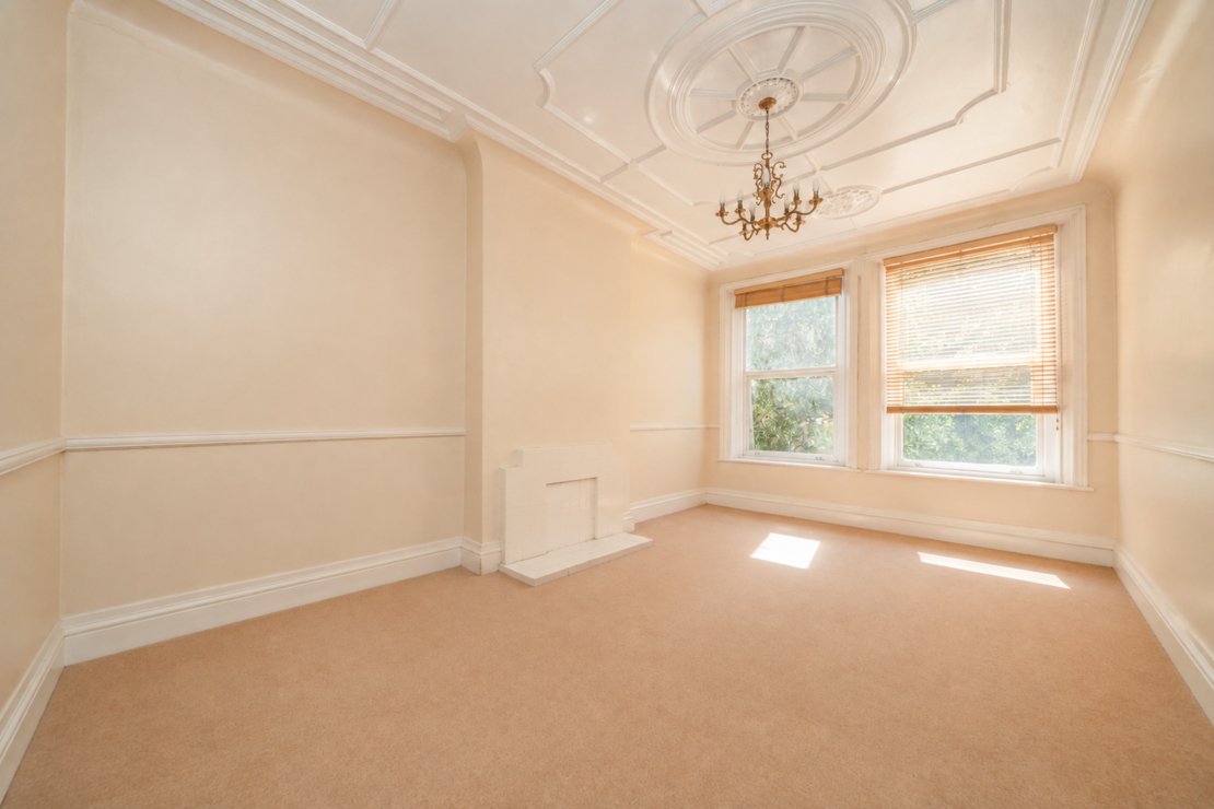 1 bedroom Flat for sale in Jacksons Lane-view4
