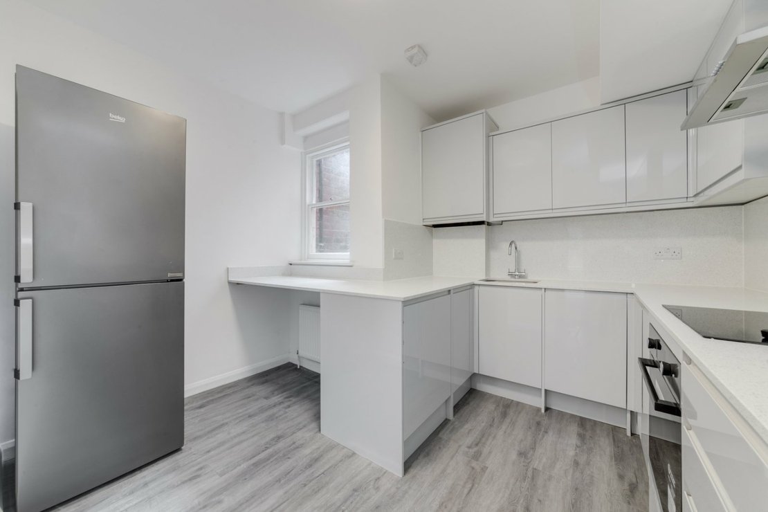 6 bedroom House for sale in Jacksons Lane-view3