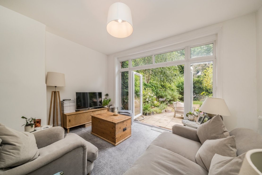 2 bedroom Flat for sale in Jacksons Lane-view9